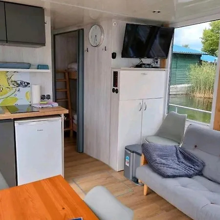 Hausboot Stehend Grey Pearl Úszó hotel Fürstenberg-Havel